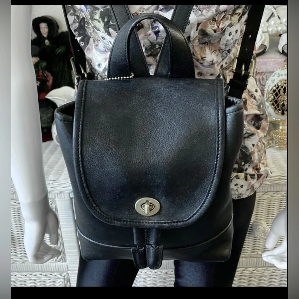 Vintage Coach Rucksack Black Leather 9960 Daypack SN# E069-9960 9.5” x 7.25”
